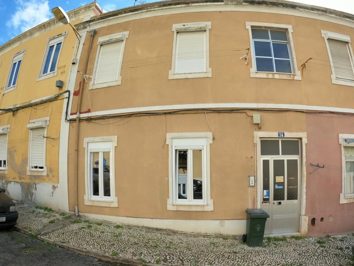 Lisbon T2 Apartment In Typical Villa In Sapadores Lisboa Exteriör bild